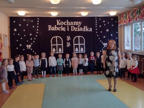 DZIEŃ BABCI I DZIEŃ DZIADKA W GRUPIE KRASNOLUDKI