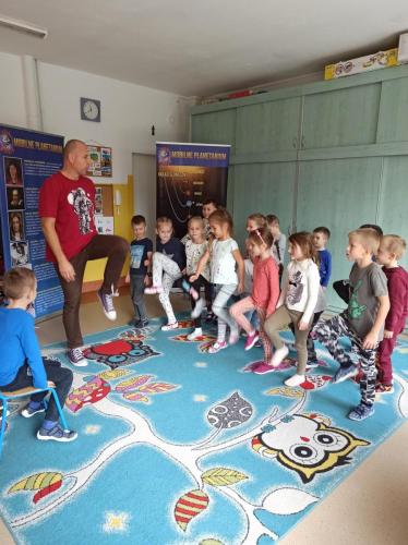 REALIZACJA MODUŁU I PROJEKTU EDUKACYJNEGO "WSTRZYMAŁ SŁOŃCE, RUSZYŁ ZIEMIĘ" W GRUPACH JAGÓDKI I SŁONECZKA