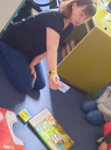 WYJŚCIE DZIECI Z GRUPY BIEDRONKI DO MIEJSKIEJ BIBLIOTEKI PUBLICZNEJ FILIA NR 16 W RADOMIU